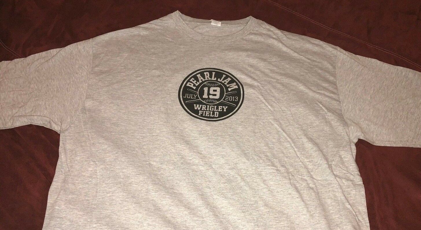 Pearl Jam - Chicago Wrigley Gray Banner Baseball 2013 T-shirt Size Xxl Cubs 2xl
