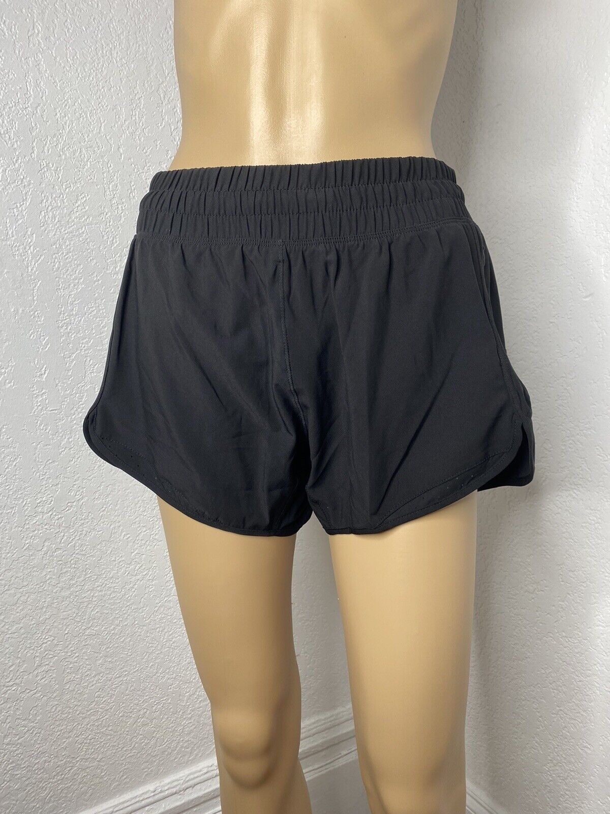 Tasc Recess 4 Inch Athletic Short Women’s Size M Black Style TW708-001 NWT