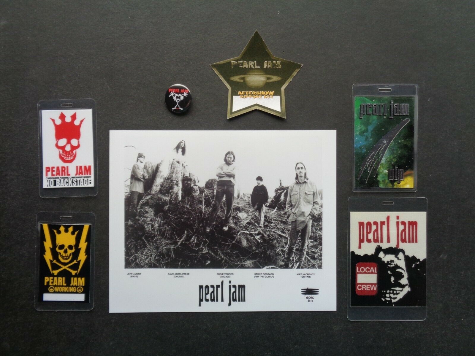 Pearl Jam,b/w Promo Photo,5 Original,vintage Backstage Passes,metal Pin/button